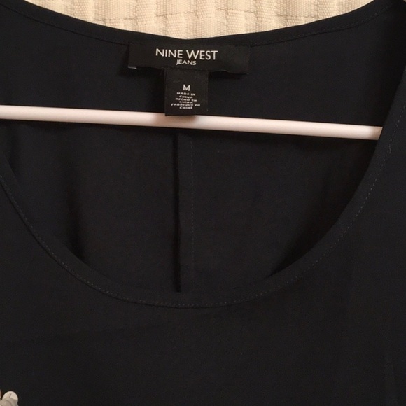 Nine West top women’s size medium blouse size medium sleeveless Flower appliqué - Picture 5 of 12